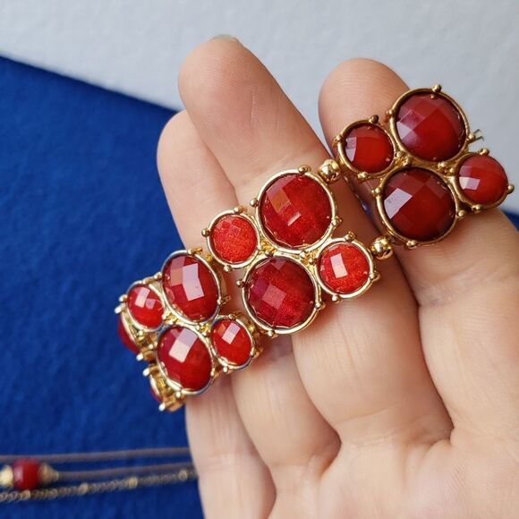 Lovely Red and Gold Necklace Bracelet Earrings Set - Picture 5 of 10
